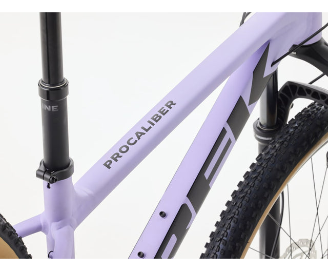 TREK PROCALIBER 6 LILA M 2026